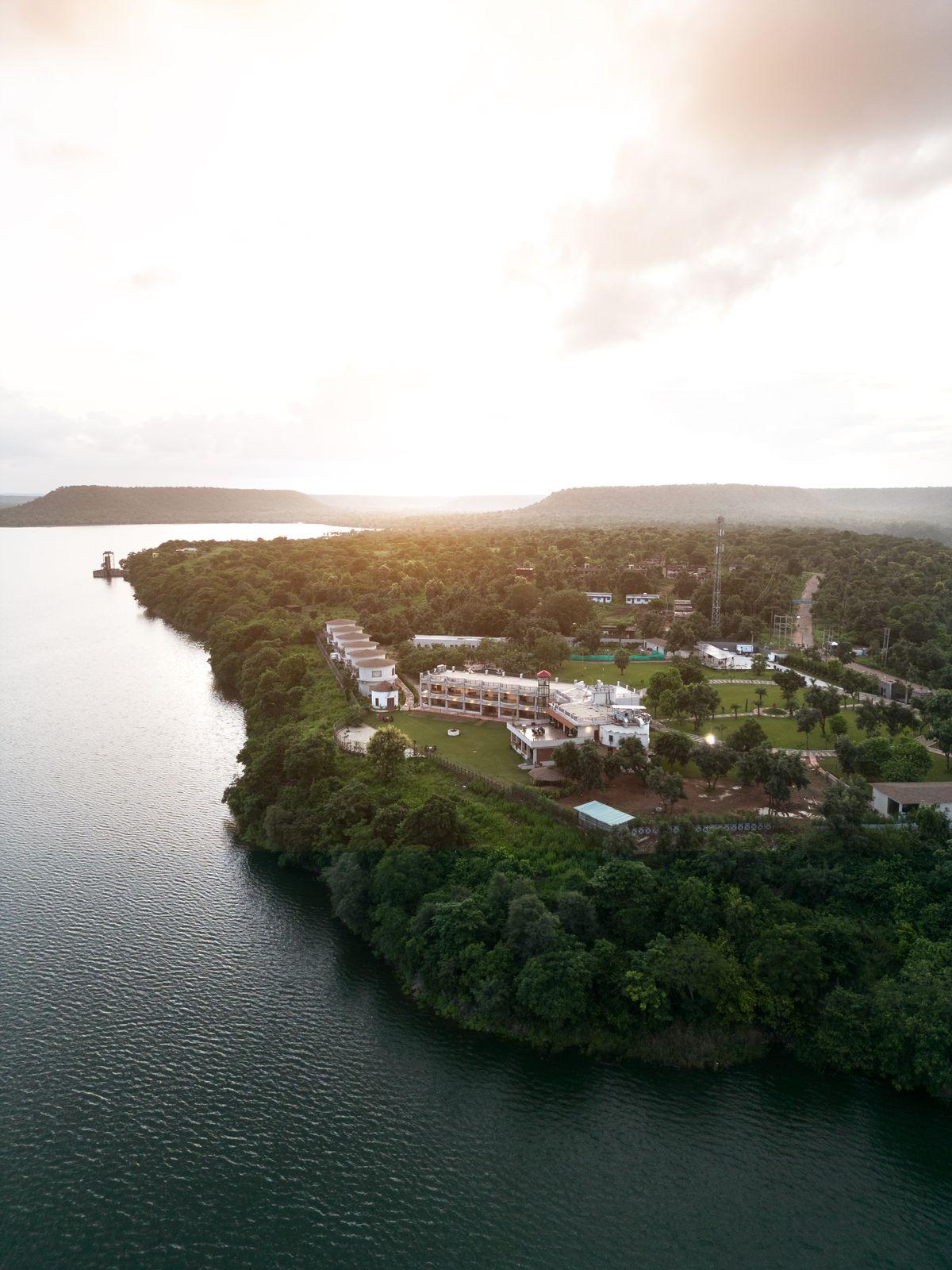 Narwal Lakefront Resort x Solis Nature