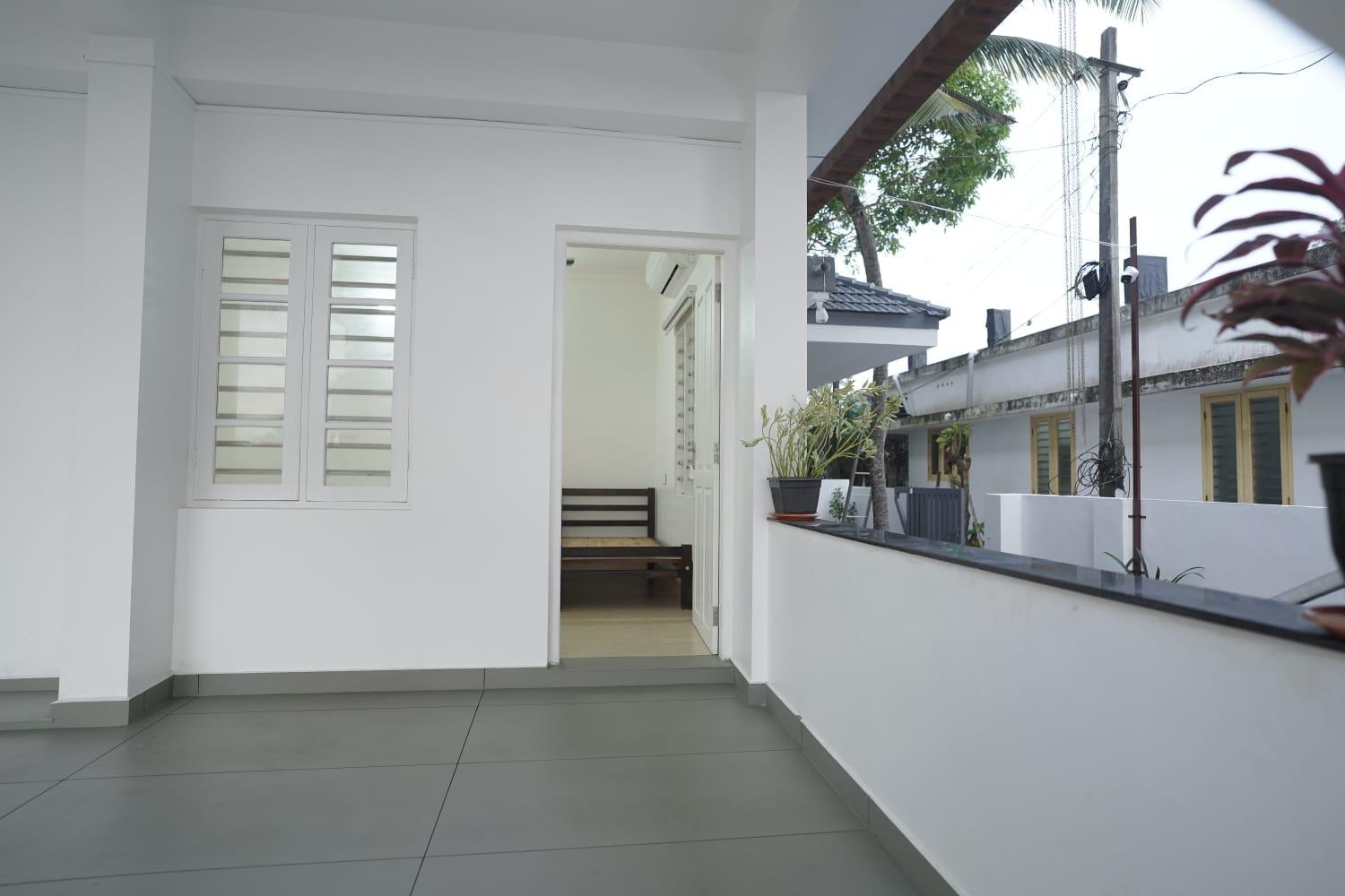 Sea Breeze Standard Room x Solis Nature