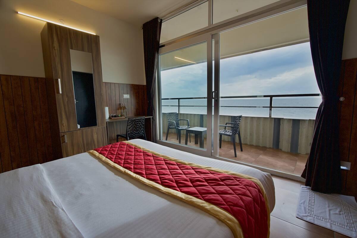 The Cabana Beachfront Villa Rooms x Solis Nature