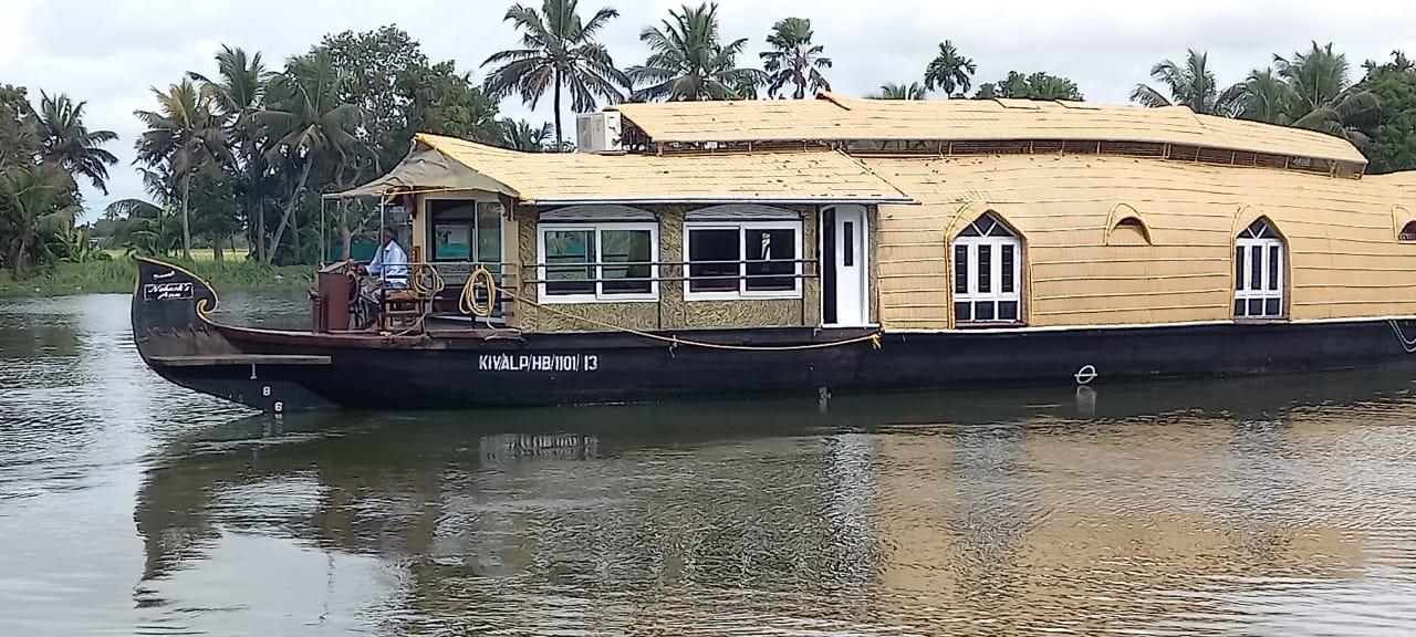 2 rooms by Nohark Houseboats x Solis Nature