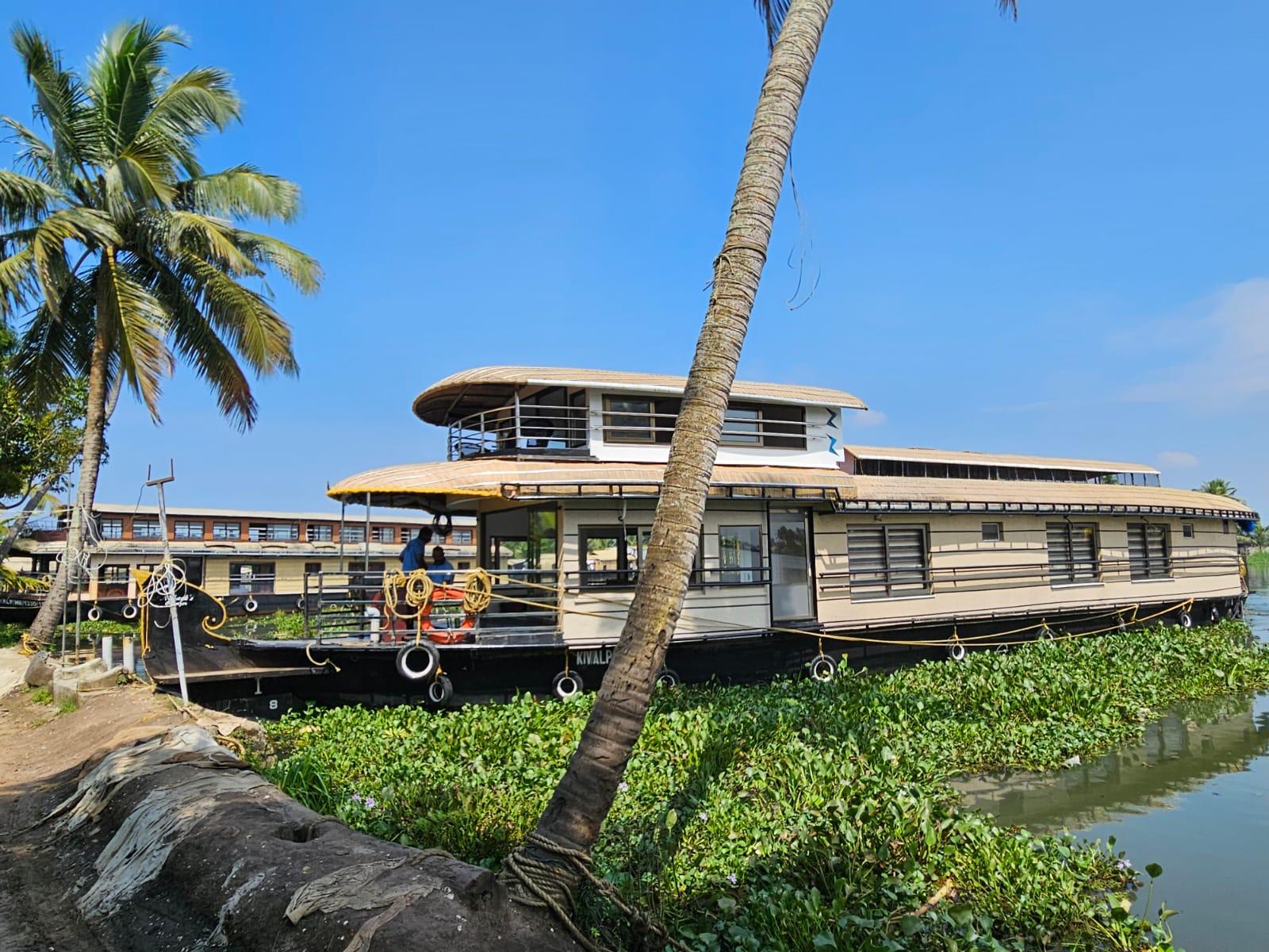 3 rooms Ebenezer by Nohark Houseboats x Solis Nature