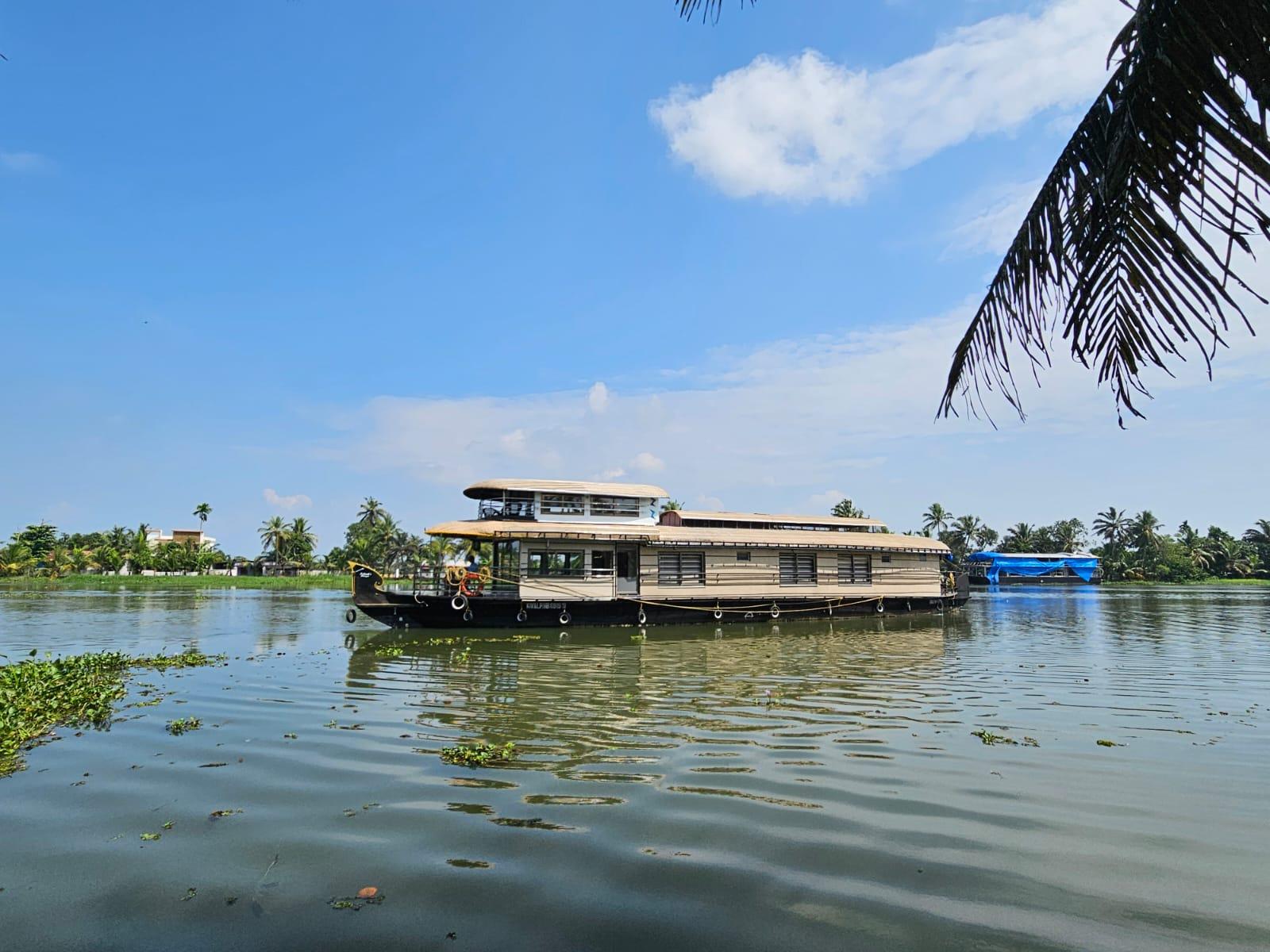 3 rooms Ebenezer by Nohark Houseboats x Solis Nature