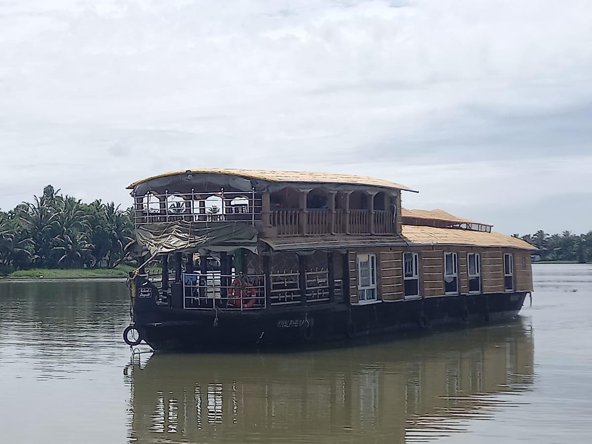 5 rooms Papapalil by Nohark Houseboats x Solis Nature