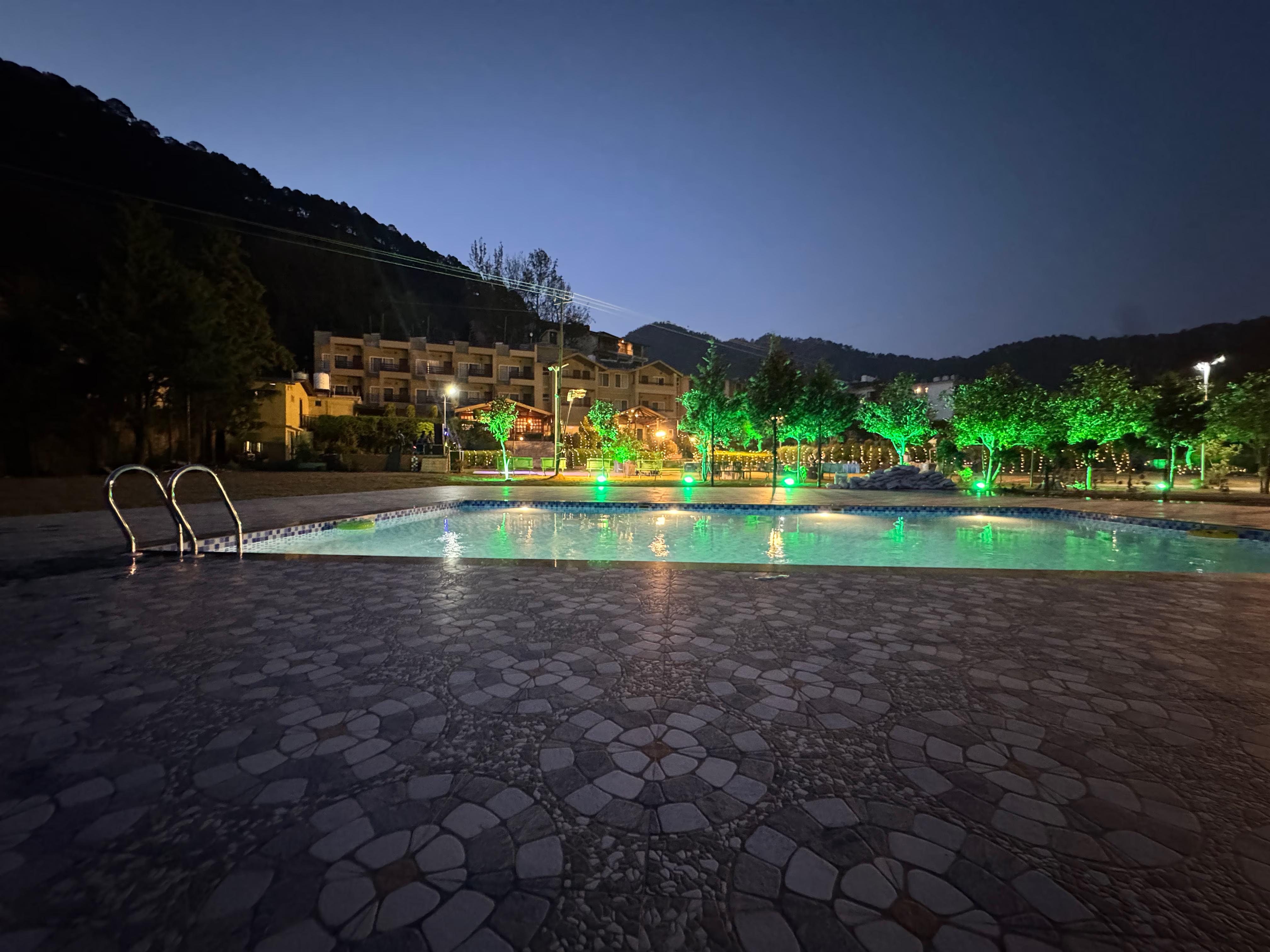 Foxoso Misty Oaks Resort x Solis Nature