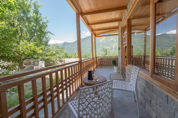 Plush Room with Orchard View x Solis Nature