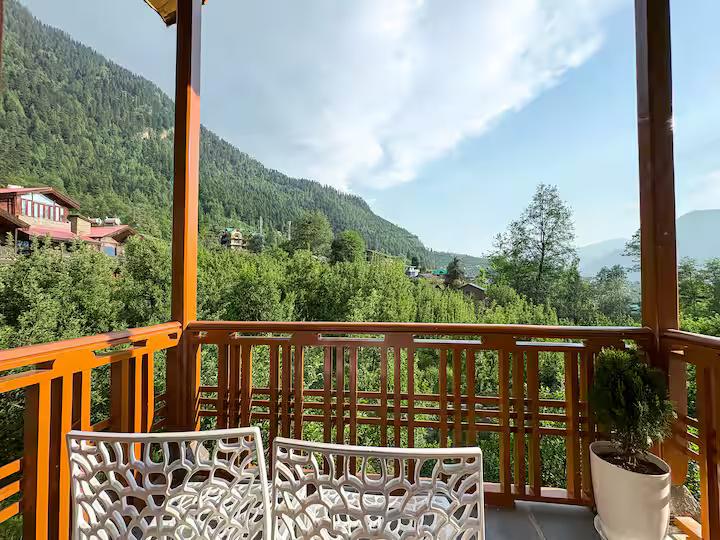 Premium Attic Room with Balcony x Solis Nature