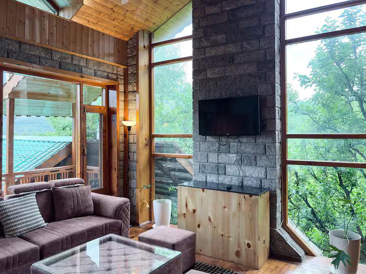 Signature Room with Panoramic Window x Solis Nature