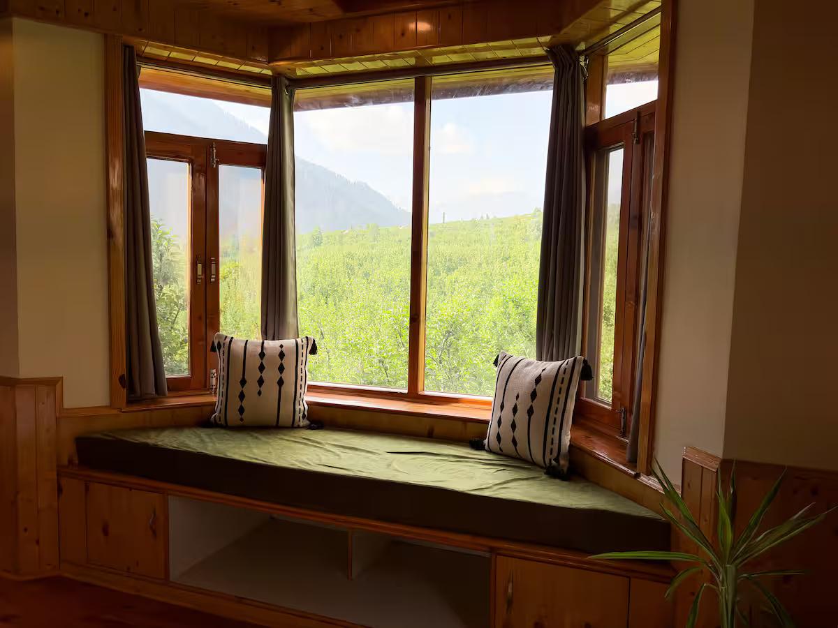 Signature Room with Panoramic Window x Solis Nature