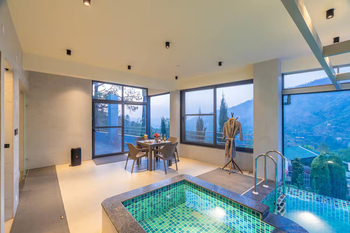 The Vivaak Pine Hills Villa, Near Kasauli x Solis Nature