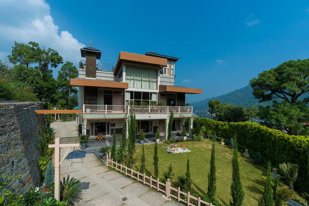 The Vivaak Pine Hills Villa, Near Kasauli x Solis Nature
