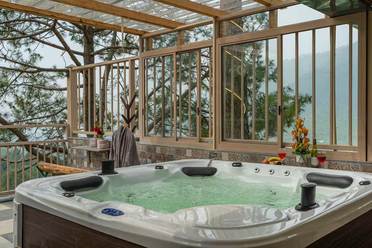The Vivaak Pine Hills Villa, Near Kasauli x Solis Nature