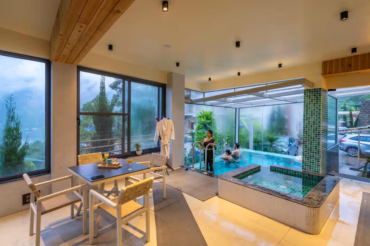 The Vivaak Pine Hills Villa, Near Kasauli x Solis Nature