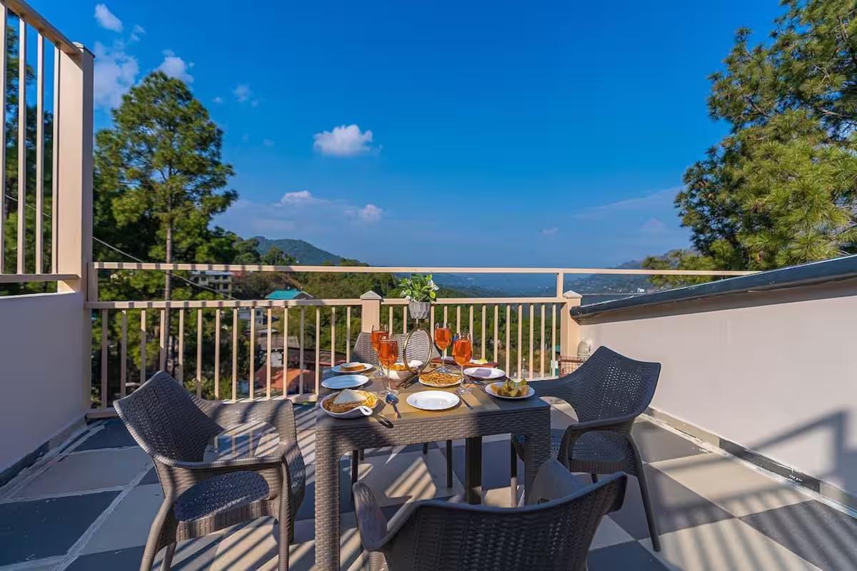 The Vivaak Pine Hills Villa, Near Kasauli x Solis Nature