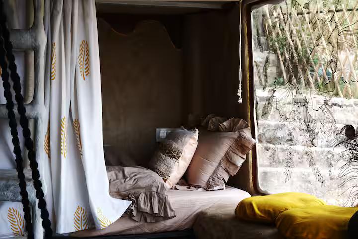 Hobbit Bunks in offbeat Art residency x Solis Nature