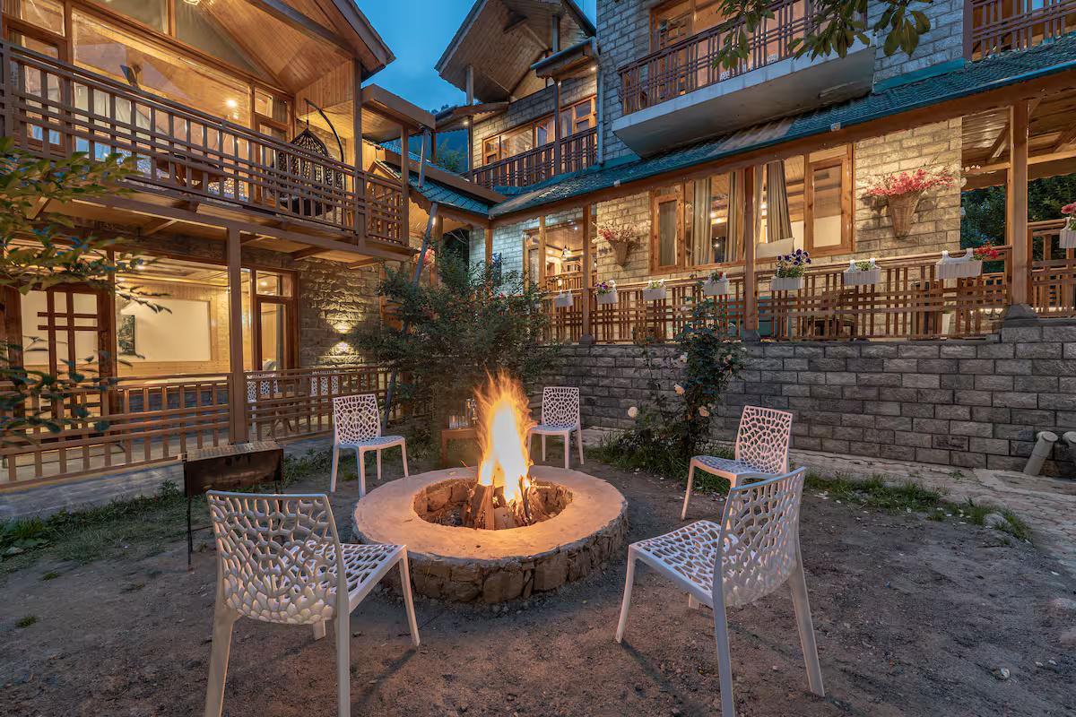 Best 2-Room Hideaway with Balcony x Solis Nature