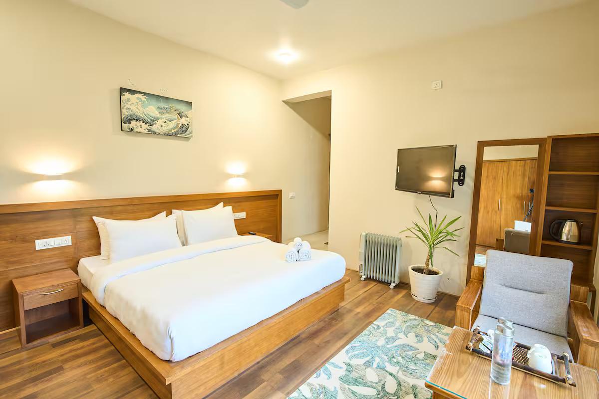 Most Affordable Luxurious Room in Villa x Solis Nature