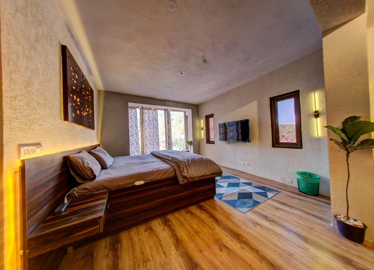 4BHK Mountaintop Escape x Solis Nature