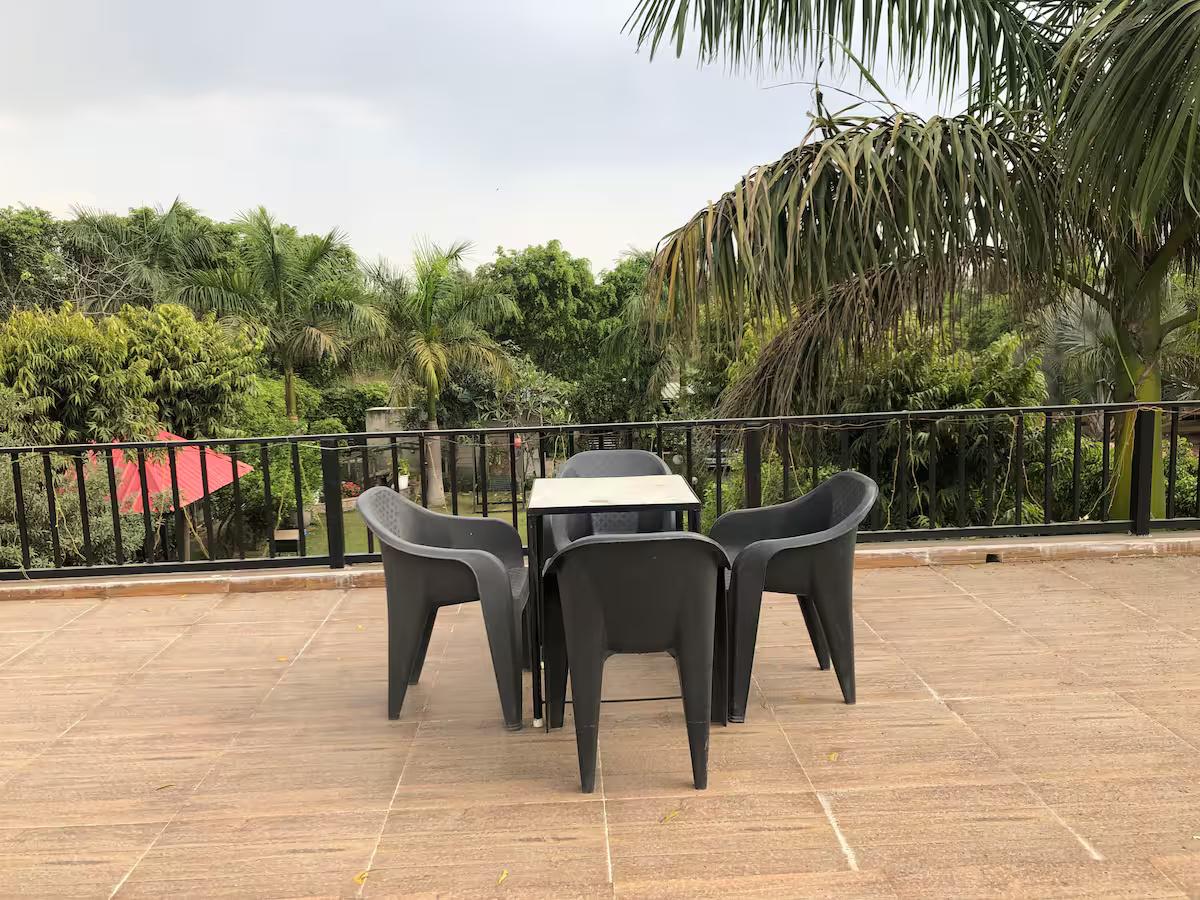 Room with Pool in Noida (NCR) x Solis Nature