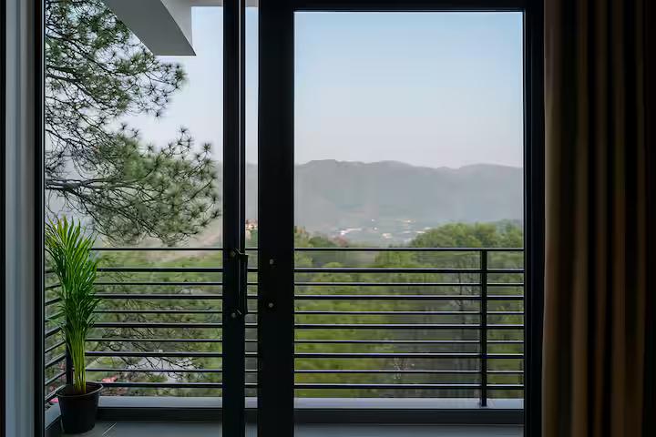 Nirvaan Cove: Scenic 2bhk Valley View x Solis Nature