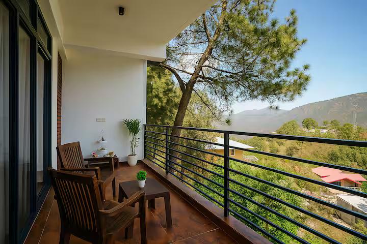 Tatva: Scenic 2 BR x Solis Nature