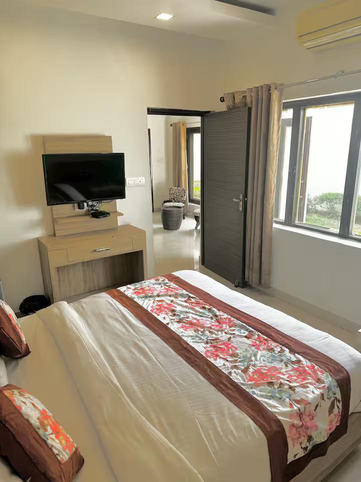 R Cottage Studio Apartments (NCR) x Solis Nature