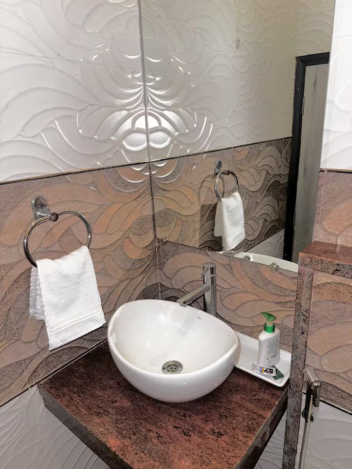 R Cottage Studio Apartments (NCR) x Solis Nature