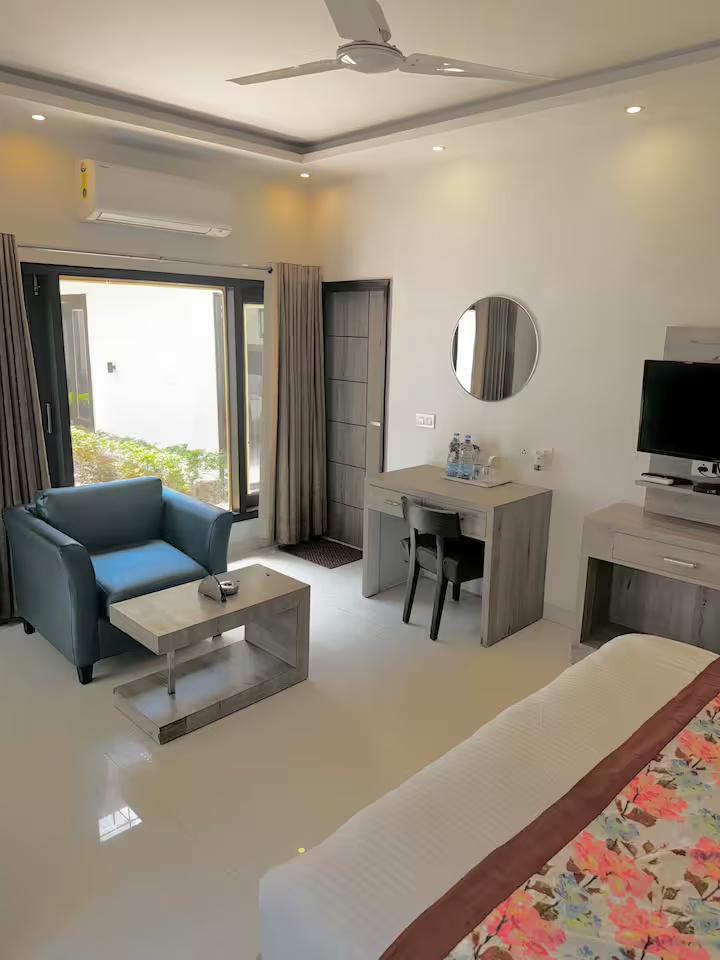 R Cottage Studio Apartments (NCR) x Solis Nature