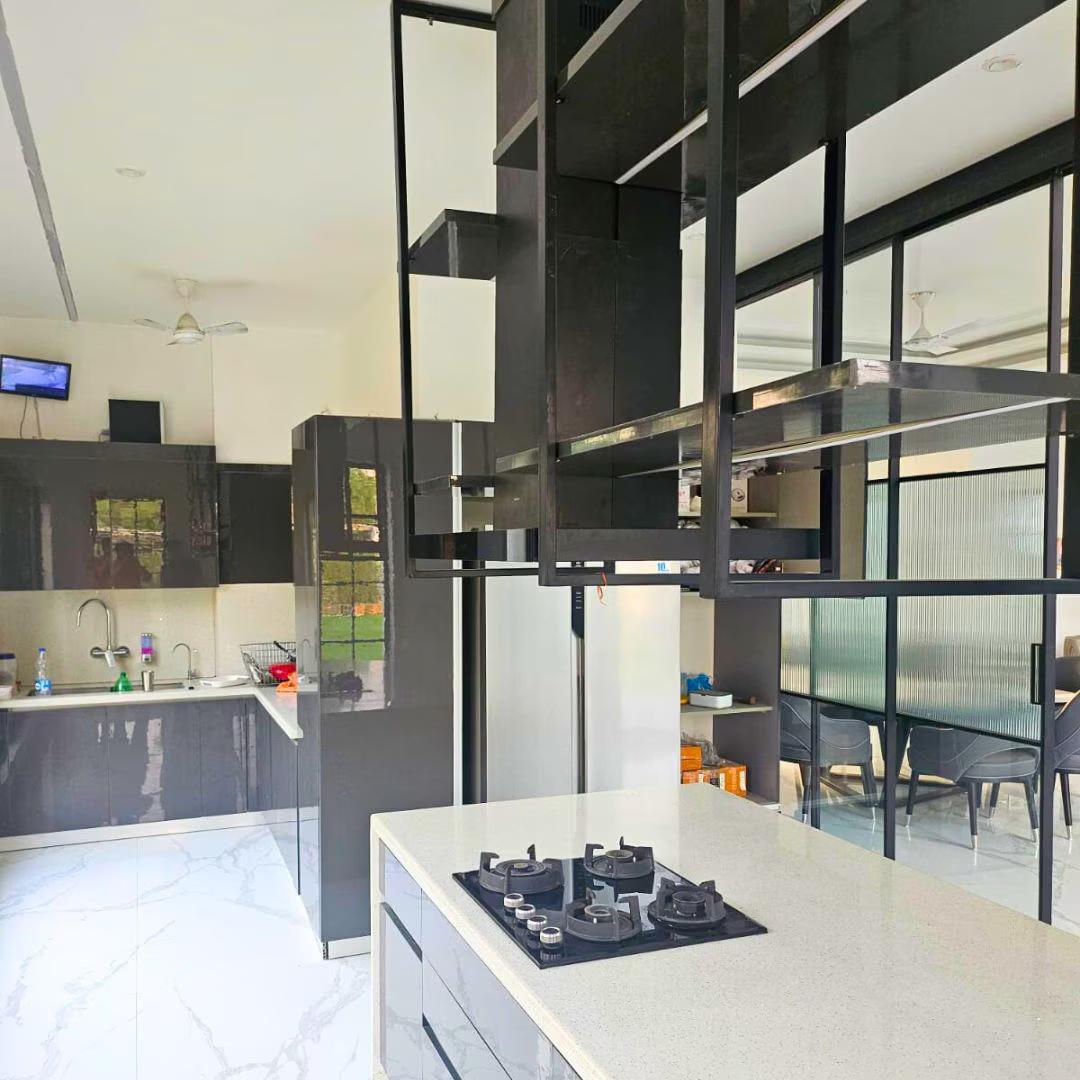 White House (NCR) x Solis Nature