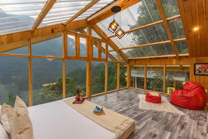 Evergreen Escape with Hot Tub x Solis Nature