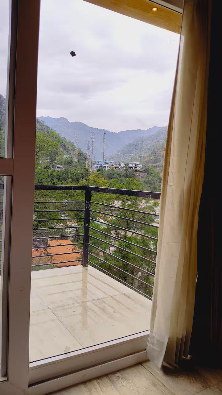 The Brookstone Retreat x Solis Nature