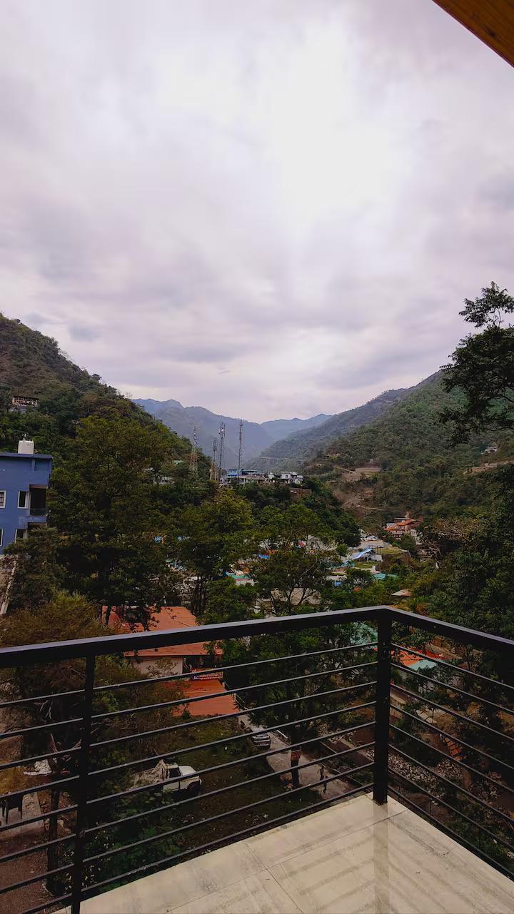 The Brookstone Retreat x Solis Nature