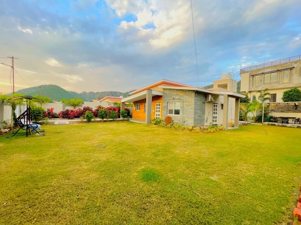 2BHK Private Villa with Pool x Solis Nature