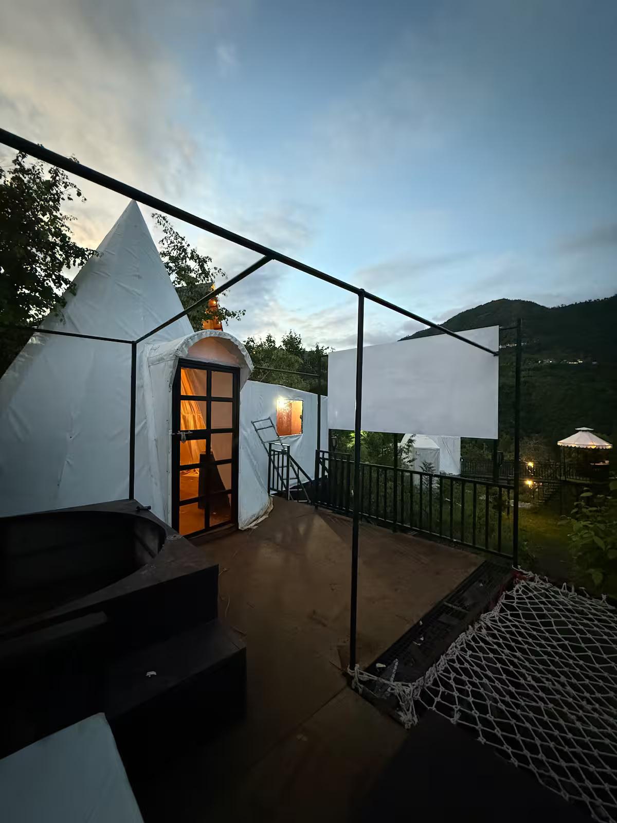 Glamping Hybrid Tippi Cabin x Solis Nature