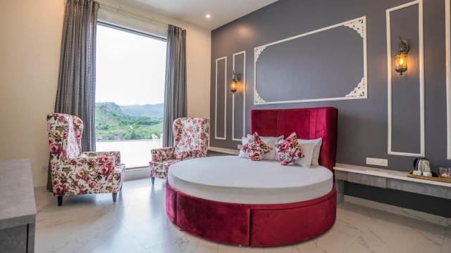 TapoBhoomi - A 4BHK Luxuries Pool & Farm Stay x Solis Nature