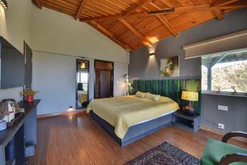 Highland Luxe Escape| 4BHK Mukteshwar x Solis Nature