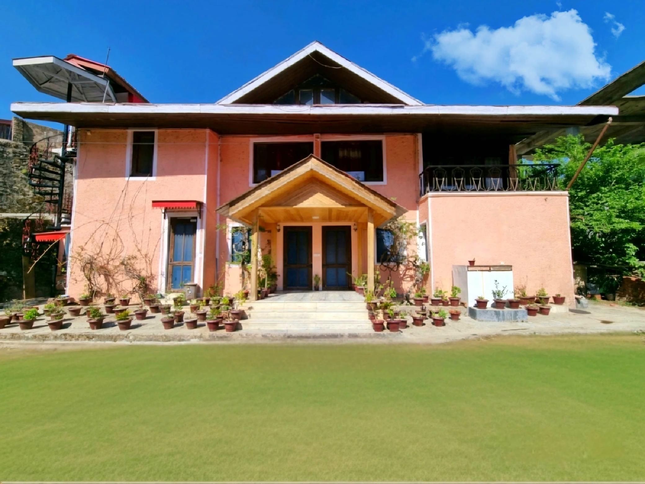 Bay Leaf By Live Inn x Solis Nature