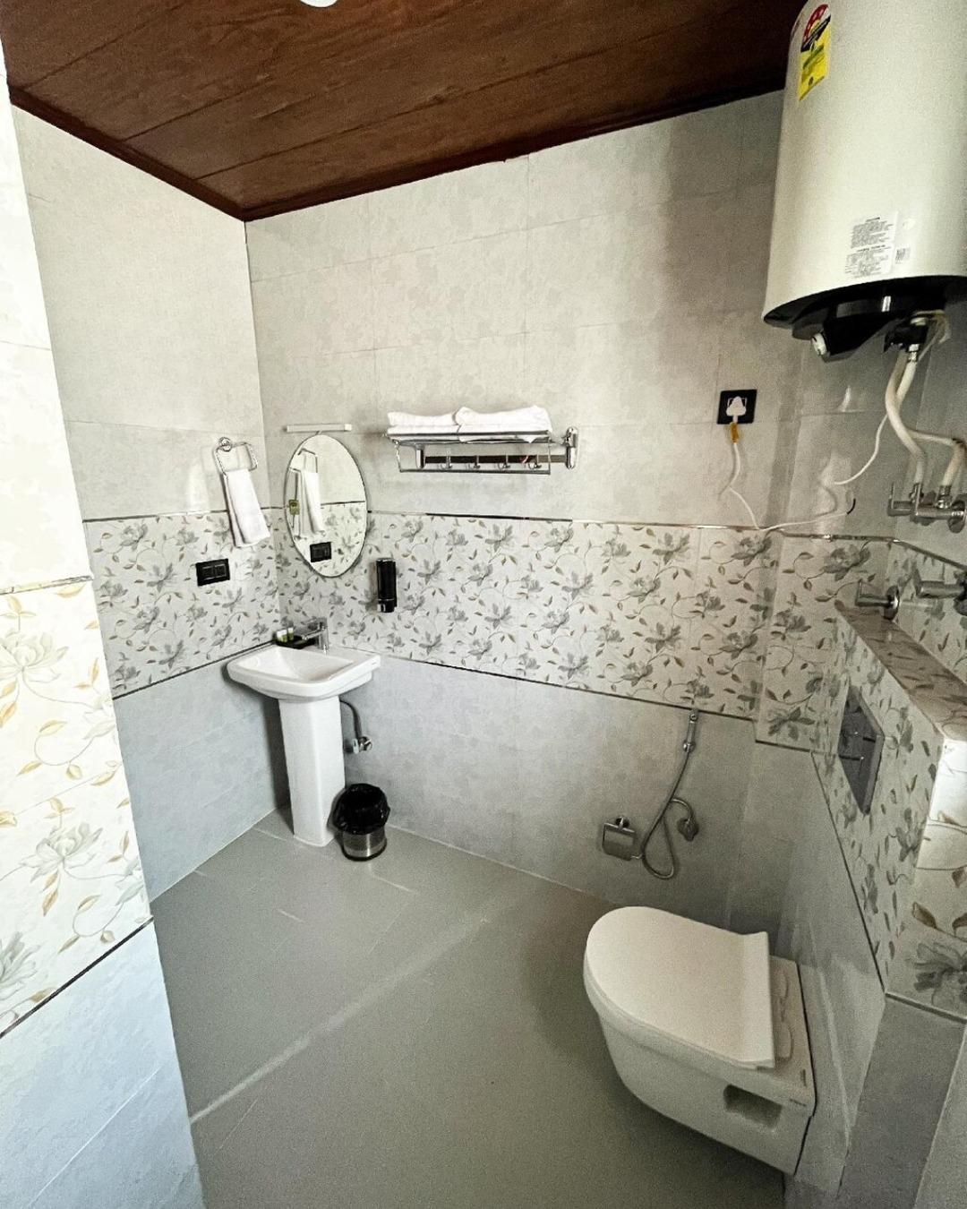 hills view by dogri x Solis Nature