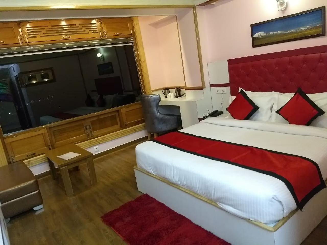 Rocky Knob Shimla x Solis Nature