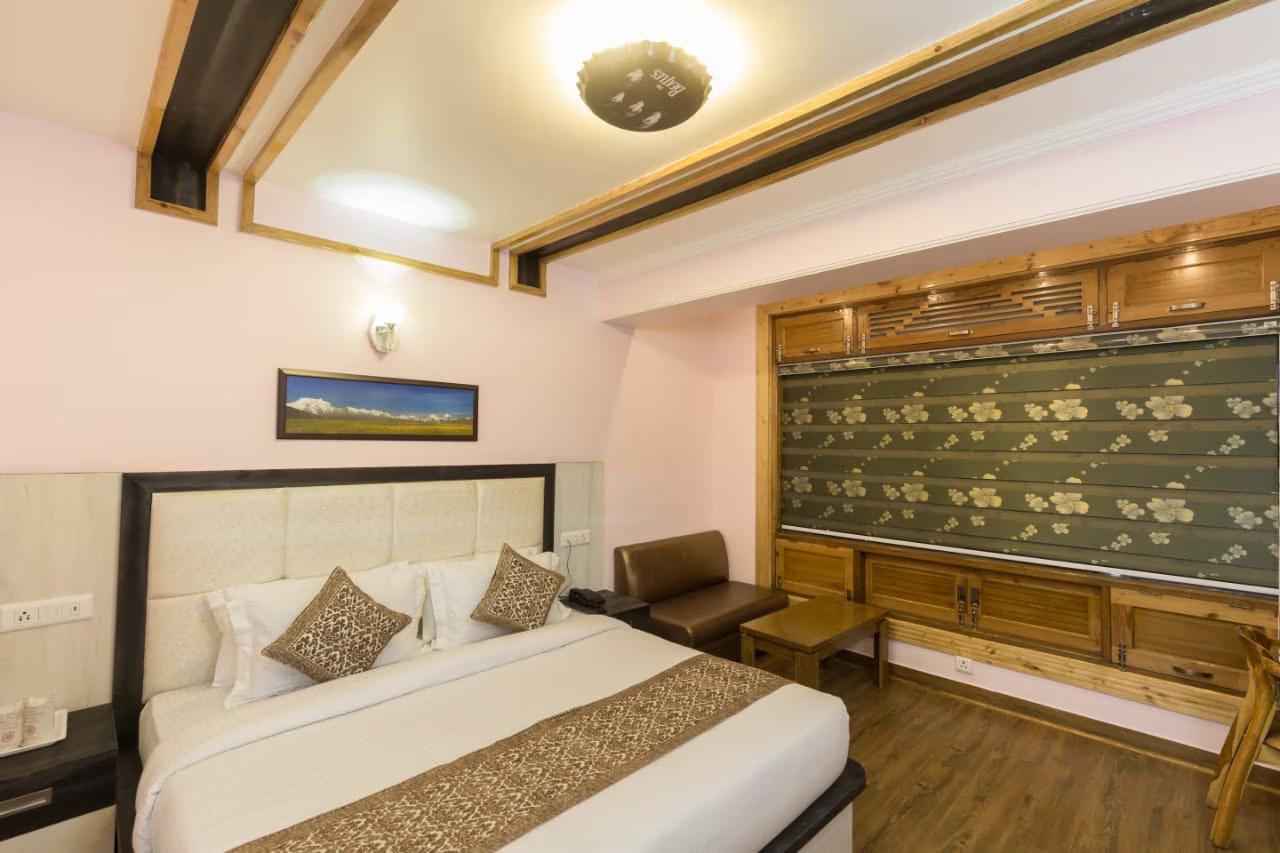 Rocky Knob Shimla x Solis Nature