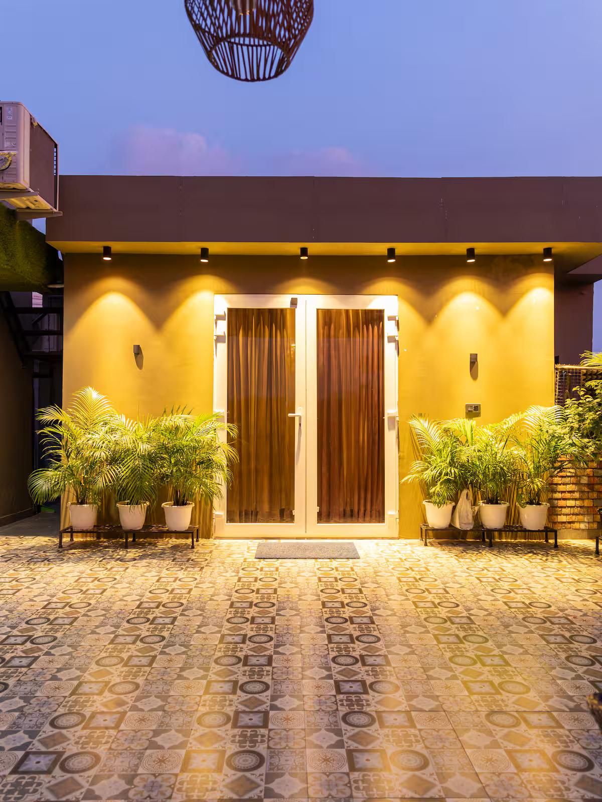 Luxury Room With Jacuzzi In Gurugram (NCR) x Solis Nature