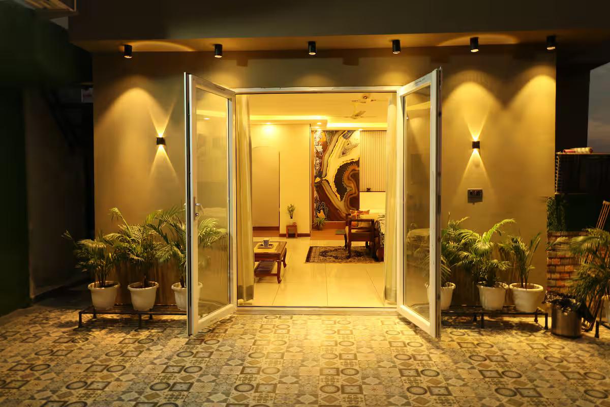 Luxury Room With Jacuzzi In Gurugram (NCR) x Solis Nature