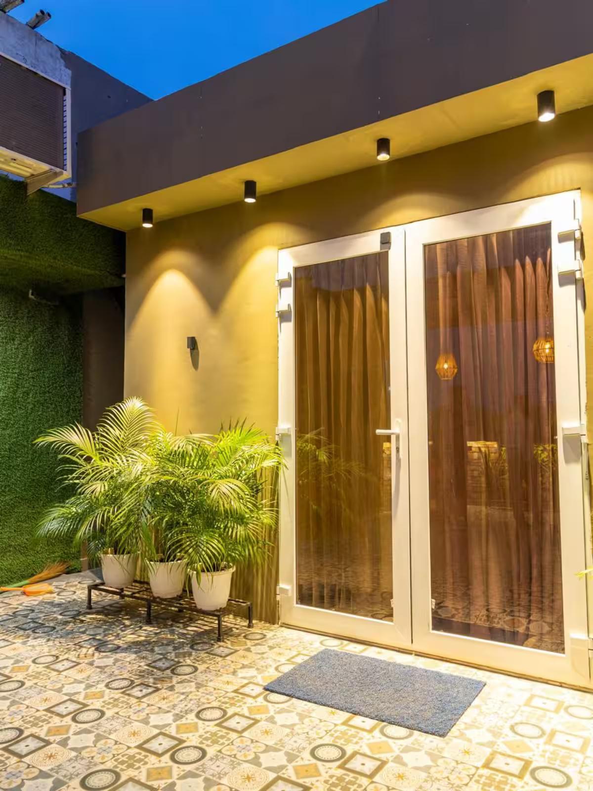 Luxury Room With Jacuzzi In Gurugram (NCR) x Solis Nature