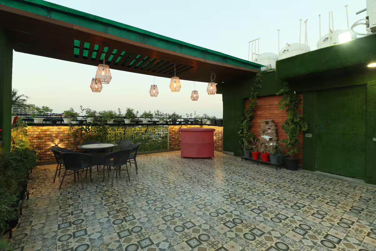 Luxury Room With Jacuzzi In Gurugram (NCR) x Solis Nature