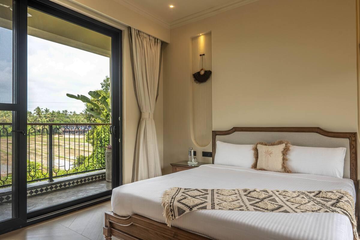 Luxury Edgewater Villa With Bathtub x Solis Nature