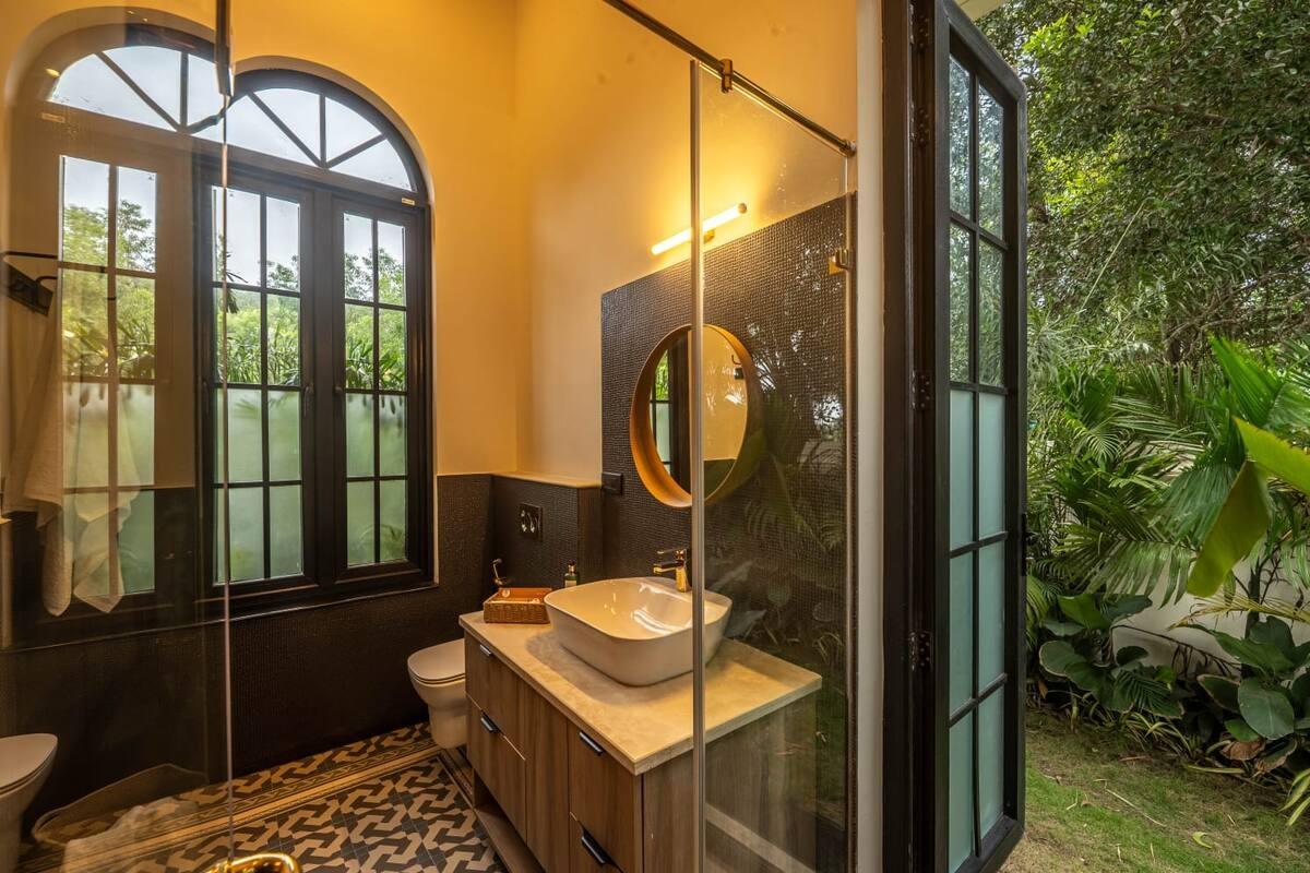 Luxury Edgewater Villa With Bathtub x Solis Nature