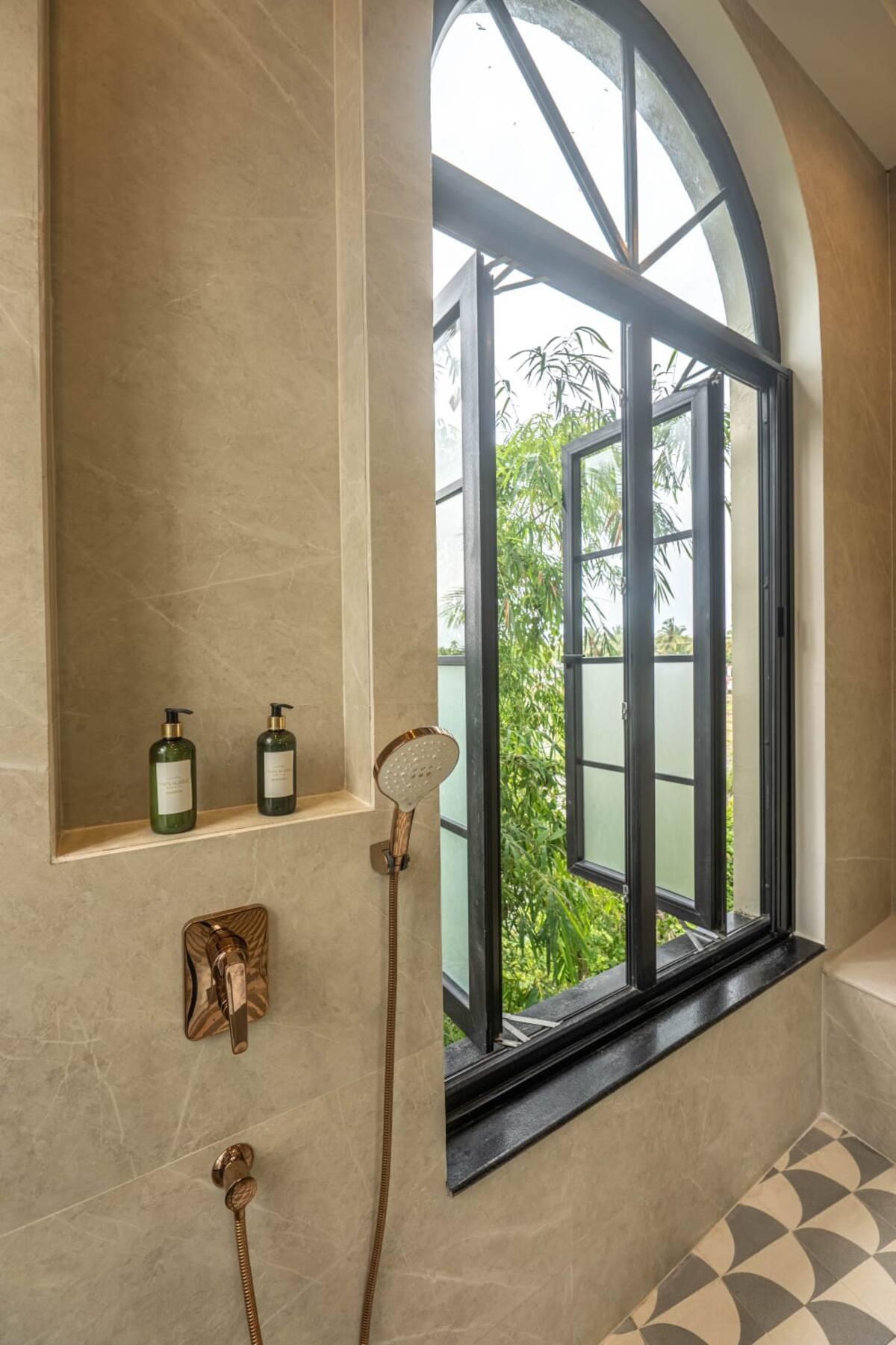 Luxury Edgewater Villa With Bathtub x Solis Nature