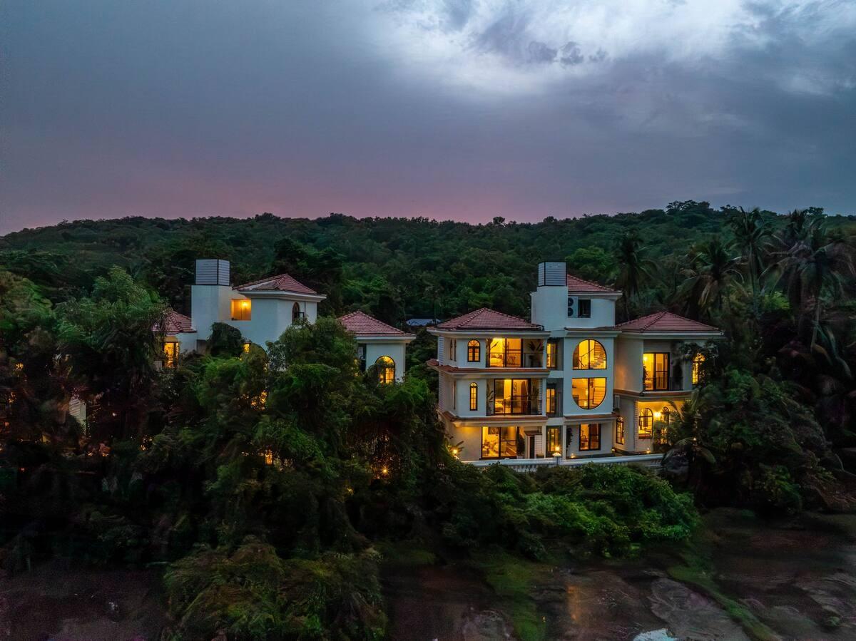 Luxury Edgewater Villa With Bathtub x Solis Nature