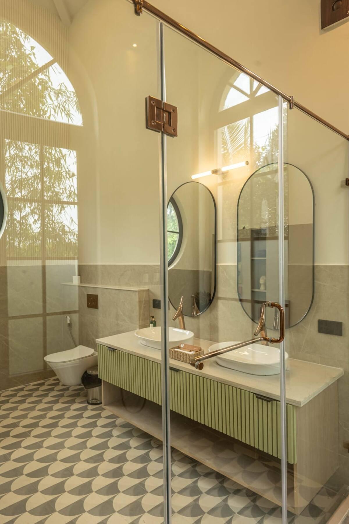 Luxury Edgewater Villa With Bathtub x Solis Nature