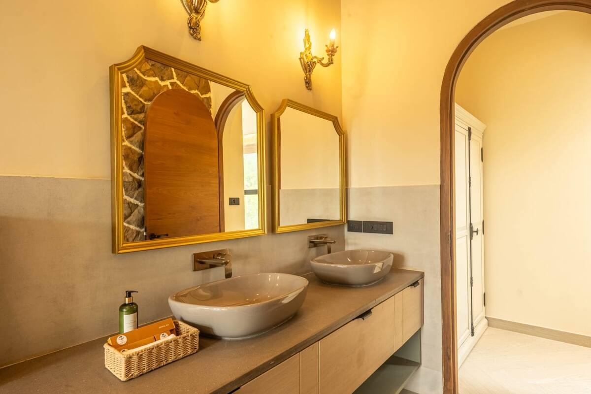 Luxury Edgewater Villa With Bathtub x Solis Nature