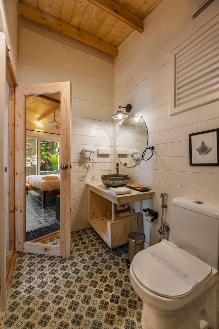 Private suite room on Morjim beach x Solis Nature